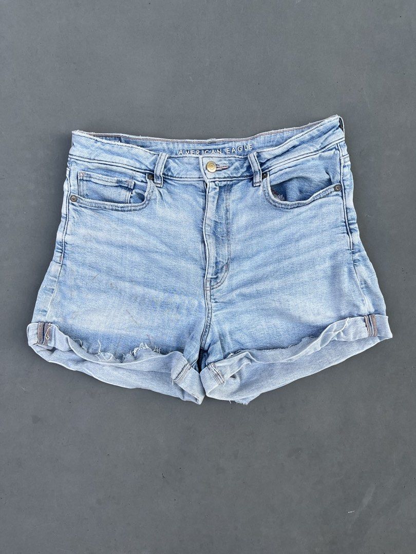 AMERICAN EAGLE DENIM SHORT (Category: Shorts) located in Quezon City. Submitted by kentstuff (Listing ID 1464425219, Image 1). Description: AMERICAN EAGLE Waist: 36-38 Length: 13.5 Leg Hole: 13 Condition: Excellent CR: 9.8/10 Issue: ❌.