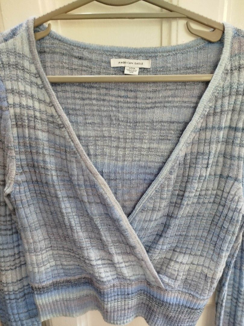 American Eagle Outfitters (Category: Longsleeves) located in Las Pinas. Submitted by wisedragon-84af (Listing ID 1464387158, Image 3). Description: .