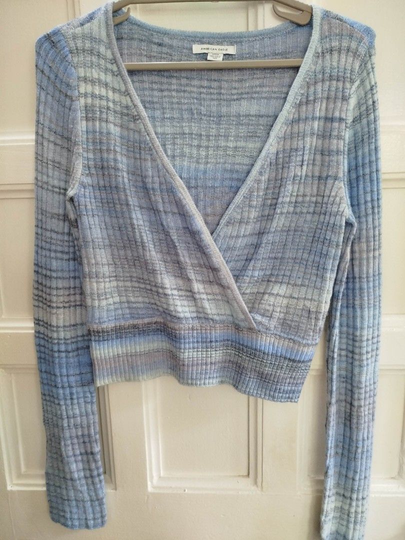 American Eagle Outfitters (Category: Longsleeves) located in Las Pinas. Submitted by wisedragon-84af (Listing ID 1464387158, Image 1). Description: .