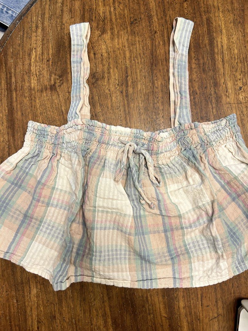 American Eagle Pastel Plaid Crop Top (Category: Sleeveless) located in Antipolo. Submitted by tshopph (Listing ID 1464456372, Image 1). Description: American Eagle Pastel Plaid Smocked Crop Top 💕 Features a stretchy smocked bust, a cute front tie detail, comfortable thick shoulder straps, and a relaxed peplum/babydoll hem. Made from lightweight, breathable crinkle cotton—super easy to style with high-waisted jeans, denim shorts, or skirts Condit