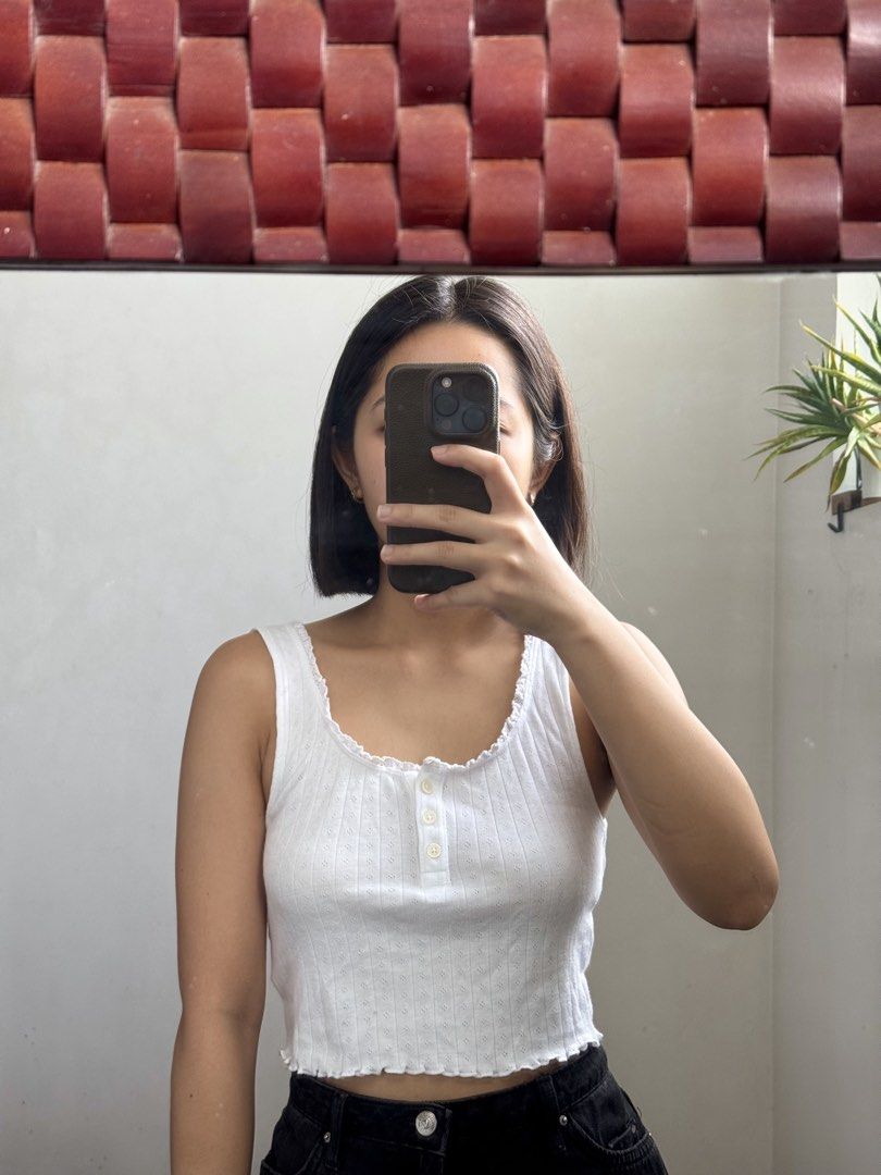 American Eagle White Ribbed Lettuce Hem Tank Top (Category: Sleeveless) located in Bulacan. Submitted by _arislmt (Listing ID 1464418084, Image 3). Description: - White ribbed tank top from American Eagle - Features a lettuce hem - Button-up front - Cropped fit - Comfortable and breathable fabric - Great for casual wear or layering - Fits XS.