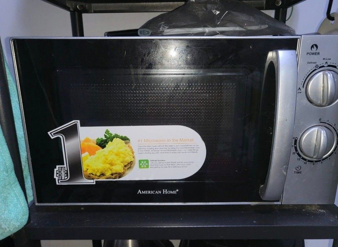 American Home Microwave Oven (Category: Ovens & Toasters) located in Manila. Submitted by elli0 (Listing ID 1464464890, Image 1). Description: - American Home Microwave Oven - Works well, reliable performance - Easy-to-use controls with power, defrost, and time settings - Ideal for quick meals and reheating - Compact size, fits most countertops - Great for dorm rooms or small kitchens.