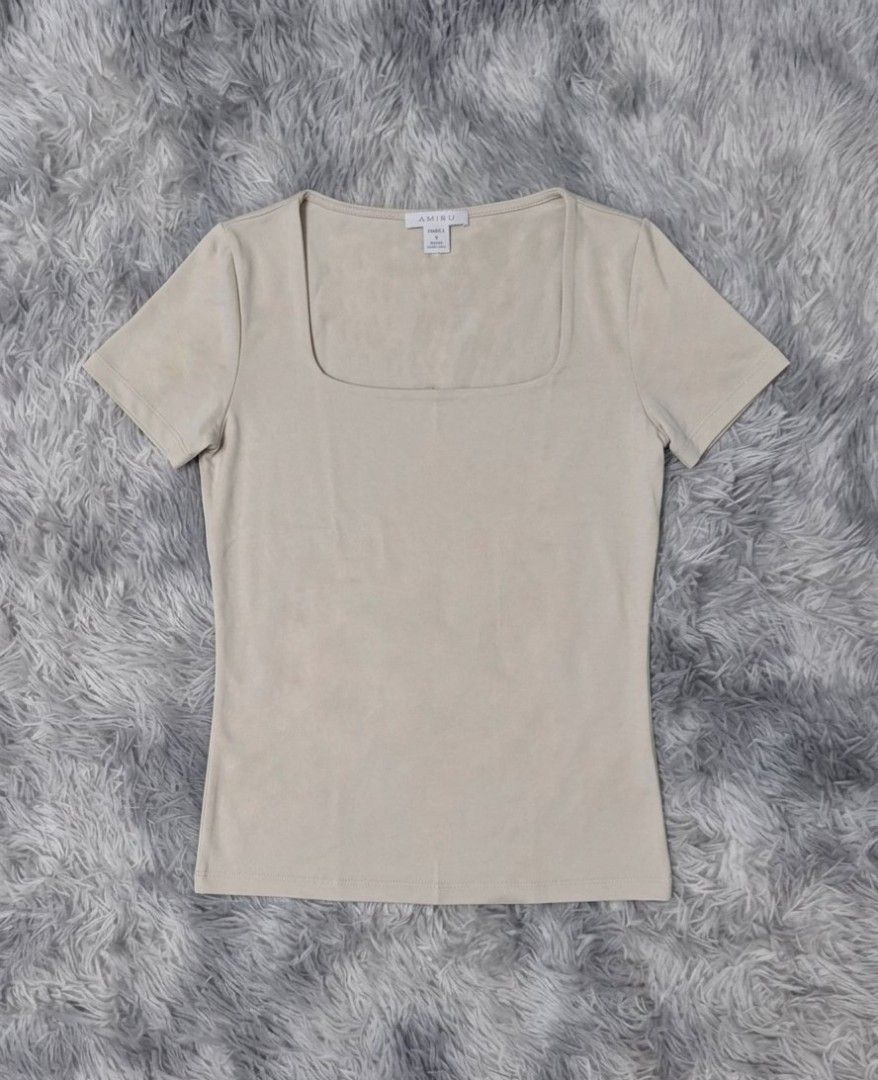 Amisu Square Neck Top (Category: Blouses) located in General Trias. Submitted by relove_closet8 (Listing ID 1464481007, Image 2). Description: • Washed and never used. • Super soft, stretchable, and lightweight ☁️. • Buyer handles shipping fee and book J&T or Lalamove only. • Payment first via bank transfer or e-wallet • No cancellation/return/refund of orders. 📍Lancaster, General Trias (Weekdays) 📍Las Piñas (Saturday & Sunday).