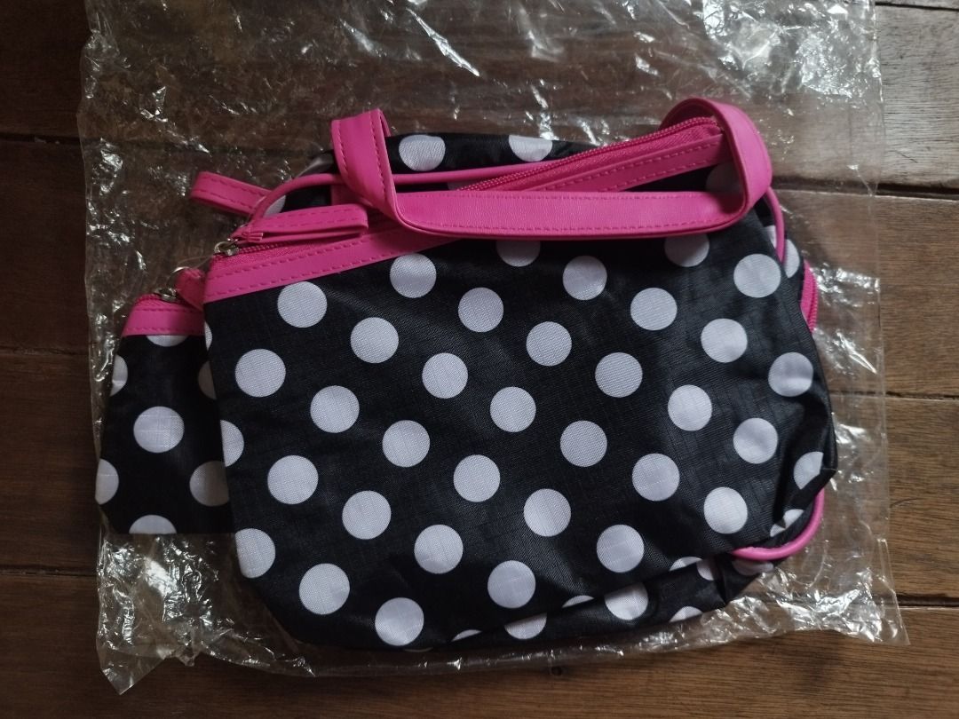 ANEW 3-Piece Pouch Set (Category: Purses & Pouches) located in Cavite. Submitted by plorb (Listing ID 1464374376, Image 2). Description: ANEW 3-Piece Pouch Set Brand: Avon Condition: New, unused ₱400.