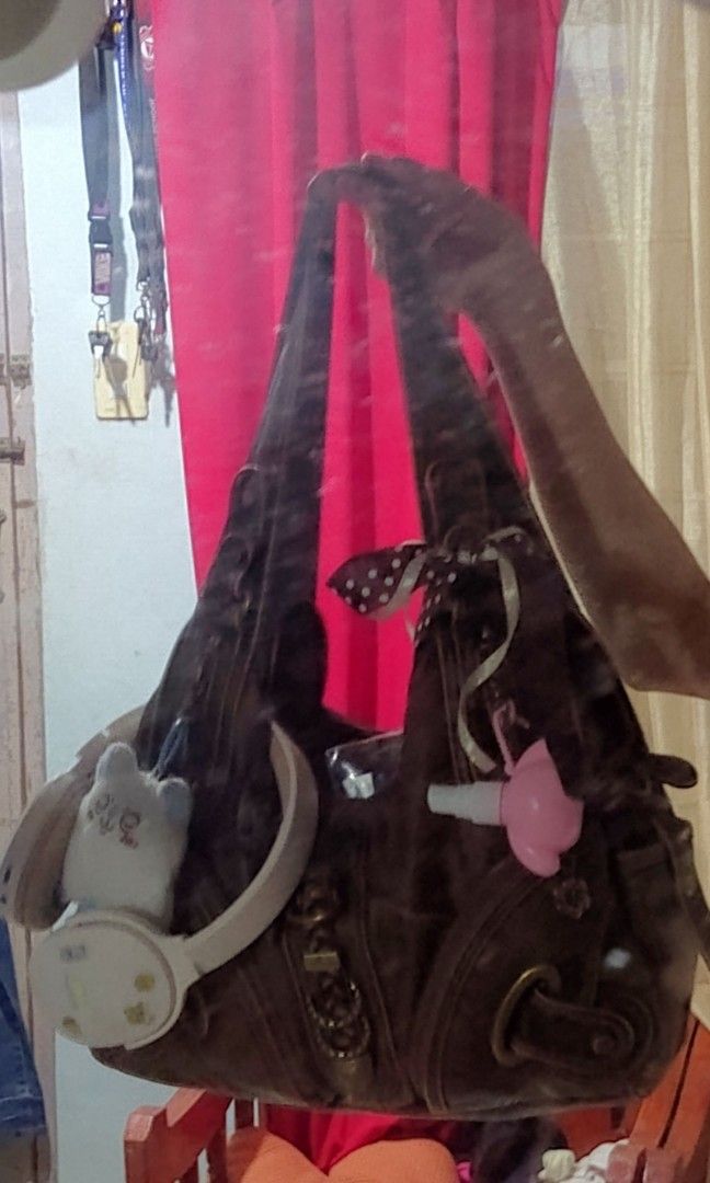 Angel kiss Bag brown (Category: Shoulder Bags) located in General Trias. Submitted by deaddovedonoteat (Listing ID 1464461665, Image 1). Description: .