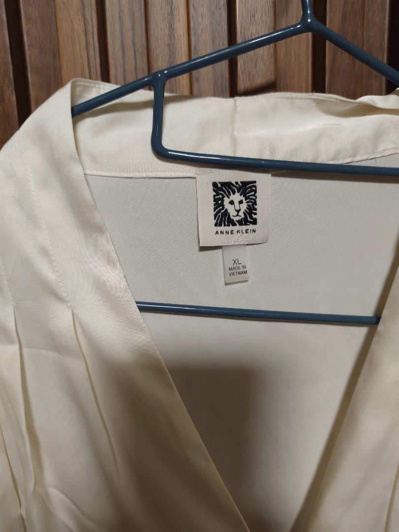 Anne klein Plus size pleated top (Category: Longsleeves) located in General Mariano Alvarez. Submitted by plussize_republic (Listing ID 1464499293, Image 3). Description: brand new without hang tag best fit to 3x to 4xl with dot stain in upper left shoulder( back) barely noticeable.