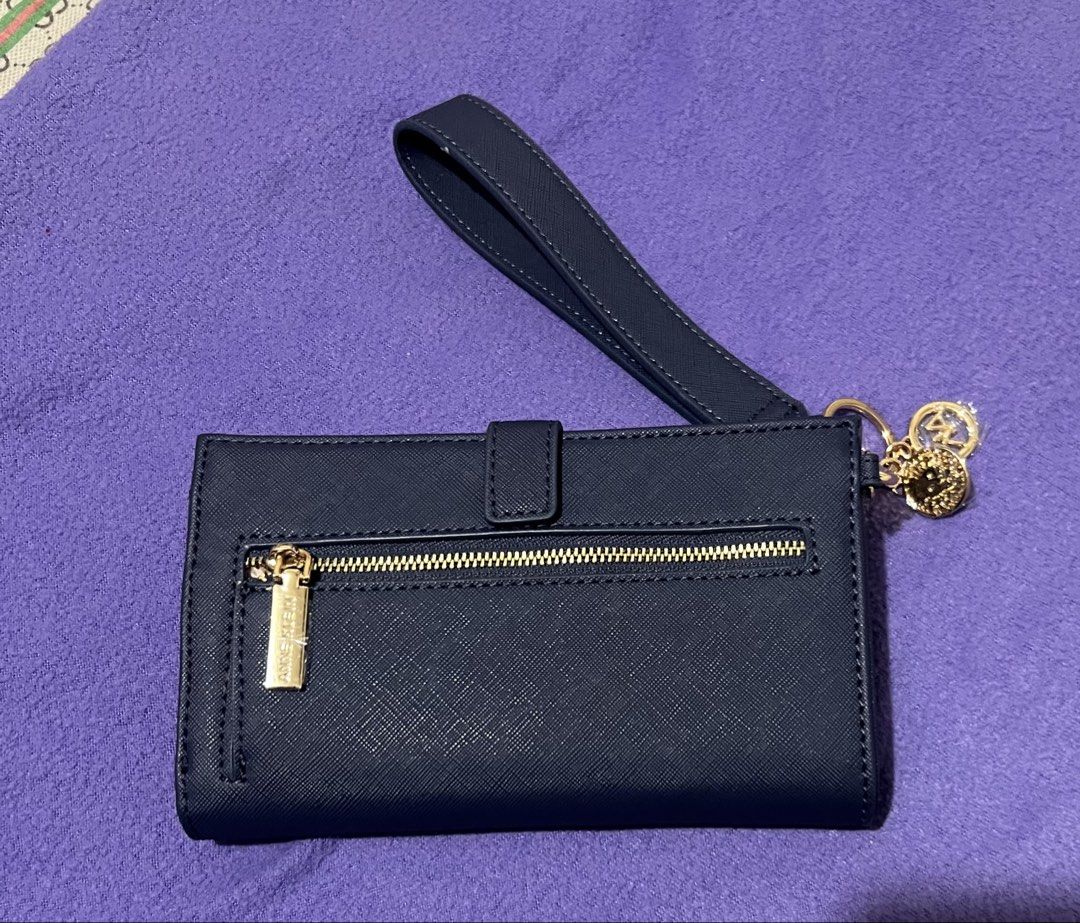 Anne Klein wristlet (Category: Luxury Bags & Wallets) located in Makati City. Submitted by transactwithme (Listing ID 1464465220, Image 3). Description: Anne Klein wristlet brand new Original price:48usd Color: navy blue Size H: 11cm L: 19cm W: 3cm.