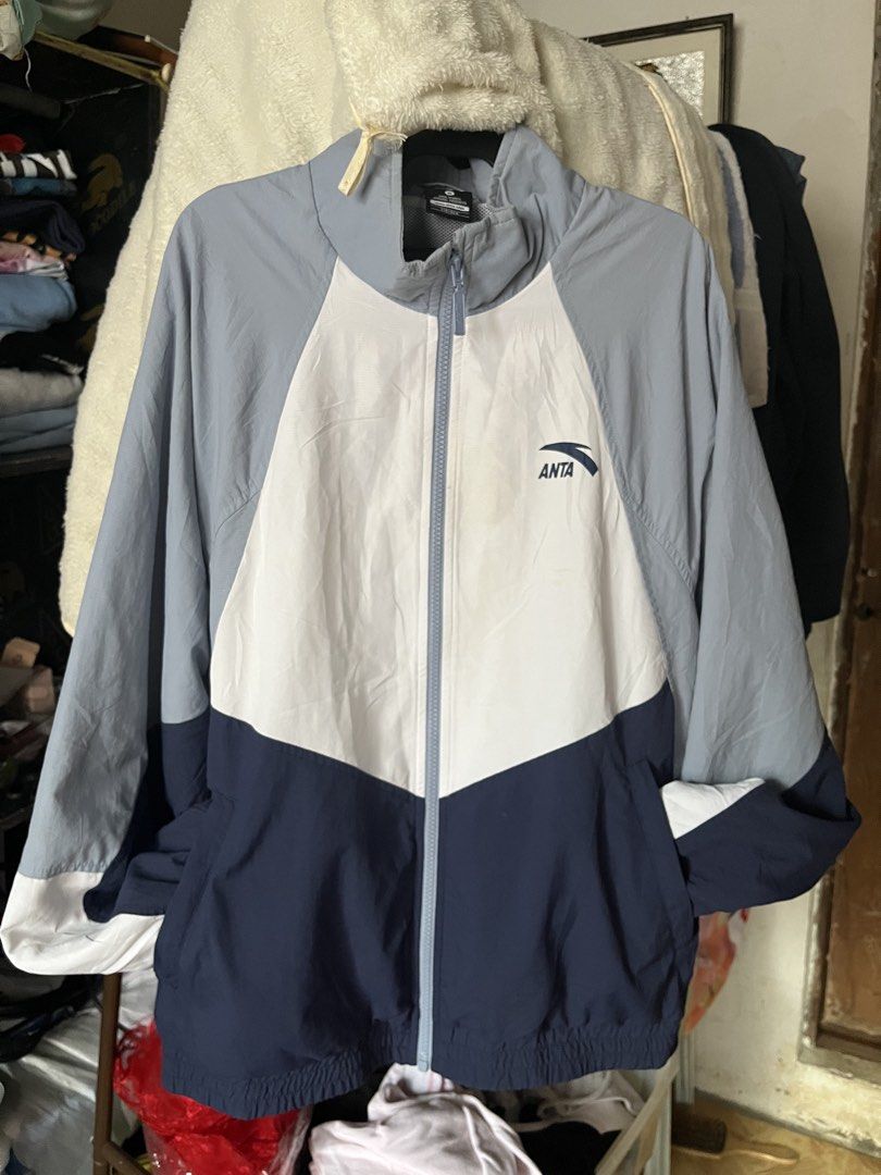 ANTA Windbreaker (Category: Coats, Jackets and Outerwear) located in Quezon City. Submitted by 28dripshop_bylou (Listing ID 1464389116, Image 2). Description: UNISEX MEDIUM 10/10.