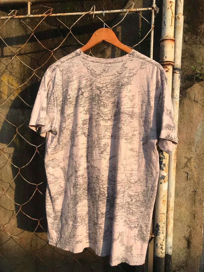 Aop World Map Tee🌎 (Category: Tshirts & Polo Shirts ) located in San Jose. Submitted by thriftthe19th (Listing ID 1464552741, Image 3). Description: L 22/29.