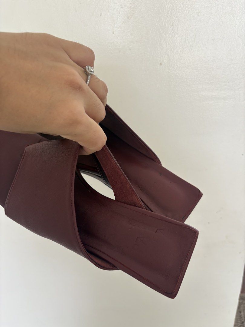 Apara Assymetrical Wedge Heels (Category: Flats & Sandals) located in Muntinlupa City. Submitted by prebynik (Listing ID 1459743315, Image 3). Description: Love this pair so much but I don’t get to wear it .