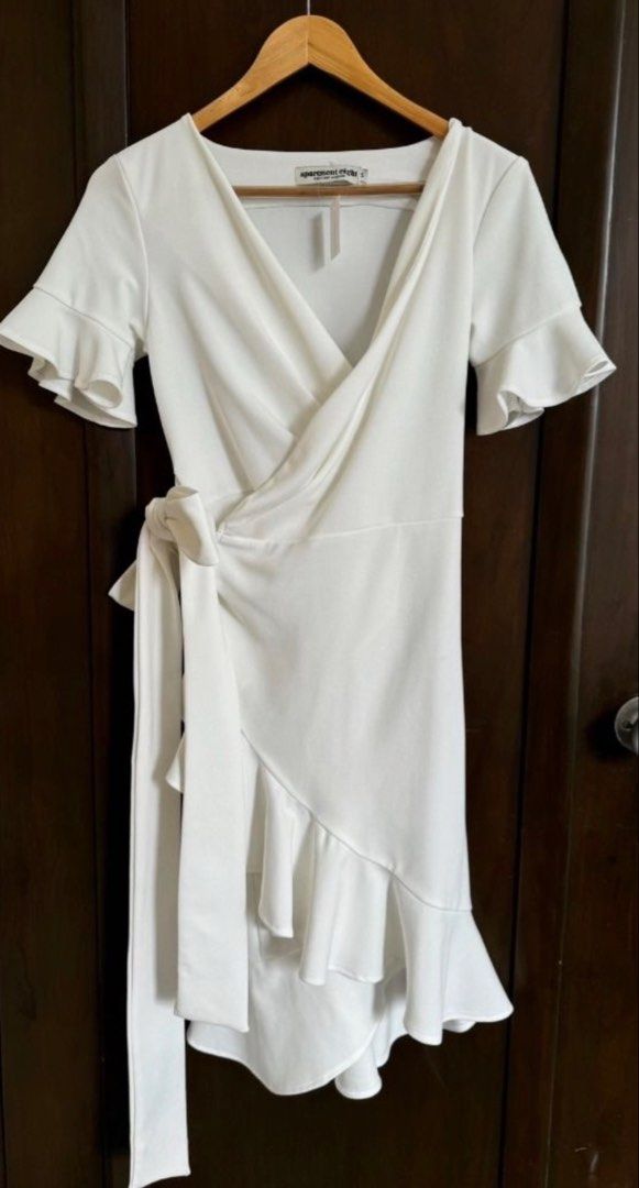 Apartment 8 White Dress (Category: Dresses) located in Makati City. Submitted by karenjoyofthrifts (Listing ID 1464469021, Image 1). Description: Apartment 8 white with frills Dress Small.