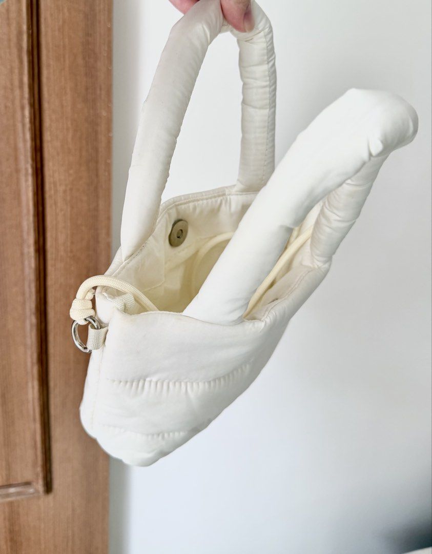 APIVITA Puffer Tote Bag - White (Category: Tote Bags) located in Baguio. Submitted by p-finds (Listing ID 1464385428, Image 2). Description: - Cute white puffer tote bag - Versatile with top handle and long strap - Secure magnetic snap closure - Small size.