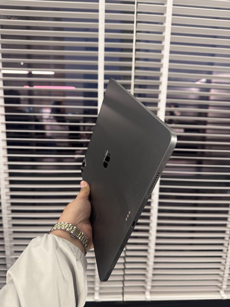 Apple iPad Pro 12.9” (Space Gray) with Speck Case (Category: iPad) located in Taguig. Submitted by ysseanne (Listing ID 1464392278, Image 3). Description: iPad Pro 12.9” M1 5th Gen • 12.9” large display • M1 chip • USB-C charging • Fast and smooth for work, school, drawing, editing, streaming, etc. • Perfect for creatives Included with iPad: • Paperlike screen protector — installed since Day 1 • Speck flip cover Honest issue: Very minimal discolo