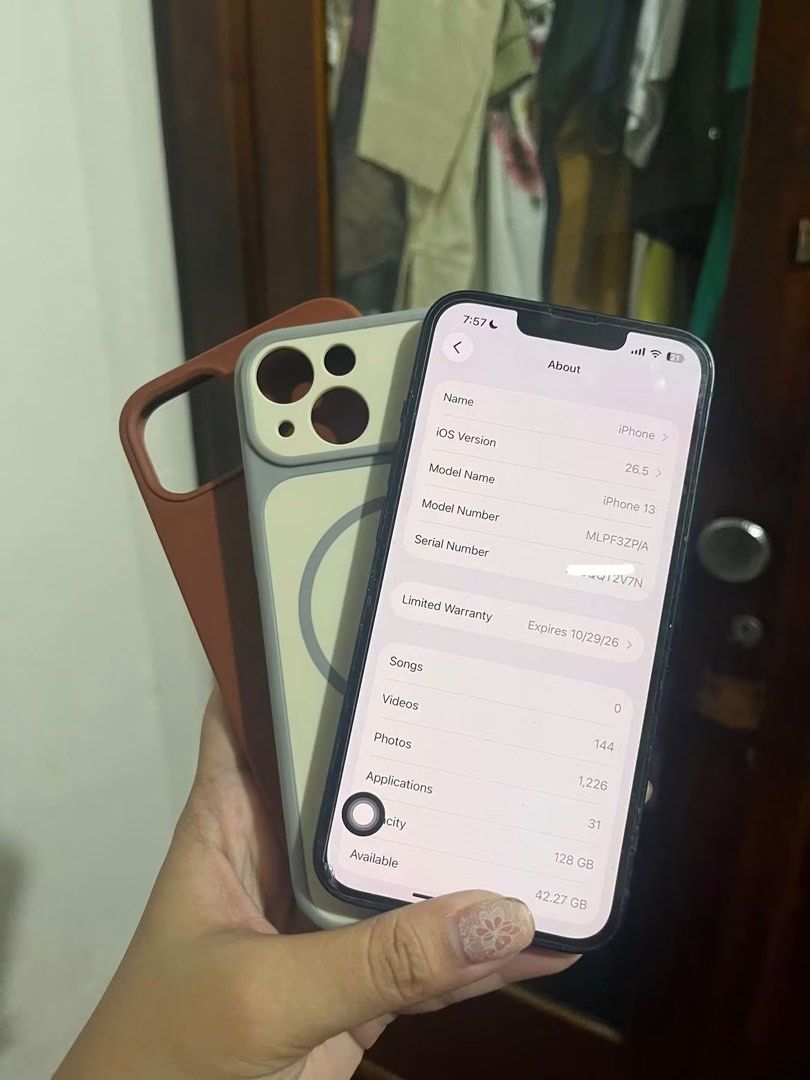 Apple iPhone 13 128GB White (Category: iPhone 13 Series) located in Manila. Submitted by francine.zai (Listing ID 1464448340, Image 1). Description: UNDER APPLE WARRANTY TIL JAN 2027 88bh orig all parts no issue Can meet up 📍 Cebu City.