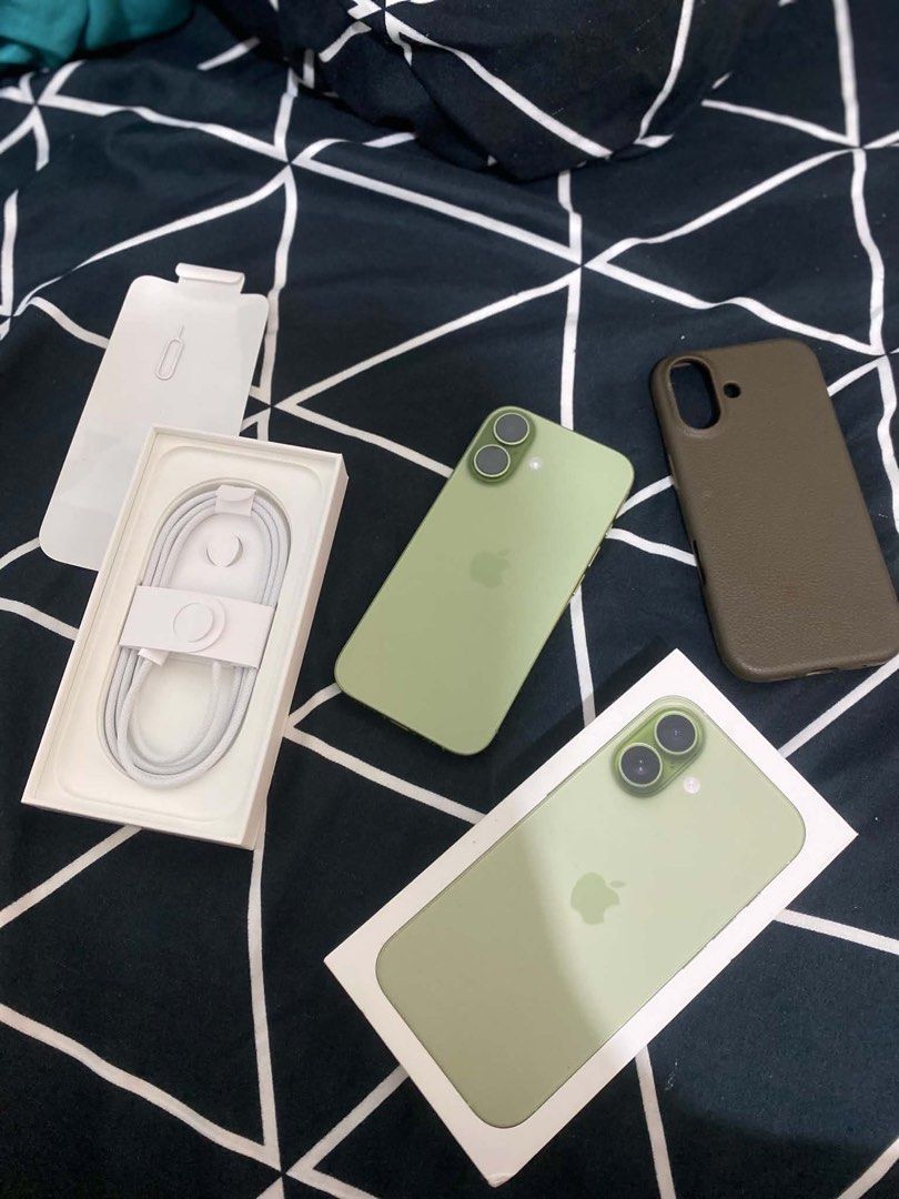 Apple iPhone 17 sage (Category: iPhone 12 Series) located in Lipa City. Submitted by mike_0005 (Listing ID 1464517160, Image 2). Description: Iphone 17 sage 38k 7months old 93 bh Complete original package Original box Unuse Orig cord underwarranty till feb 2027 Anysim Ntc Approved Iphone 17 Sage Loc: lipa city Rfs: need funds.