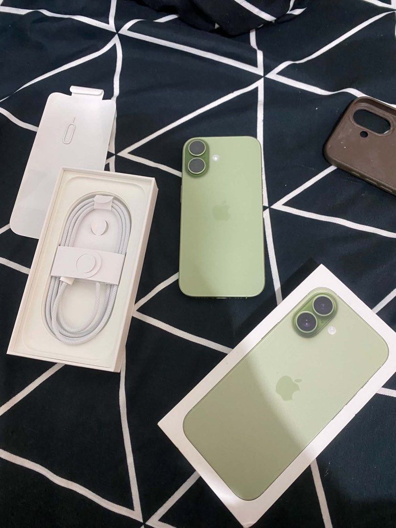 Apple iPhone 17 sage (Category: iPhone 12 Series) located in Lipa City. Submitted by mike_0005 (Listing ID 1464517160, Image 3). Description: Iphone 17 sage 38k 7months old 93 bh Complete original package Original box Unuse Orig cord underwarranty till feb 2027 Anysim Ntc Approved Iphone 17 Sage Loc: lipa city Rfs: need funds.