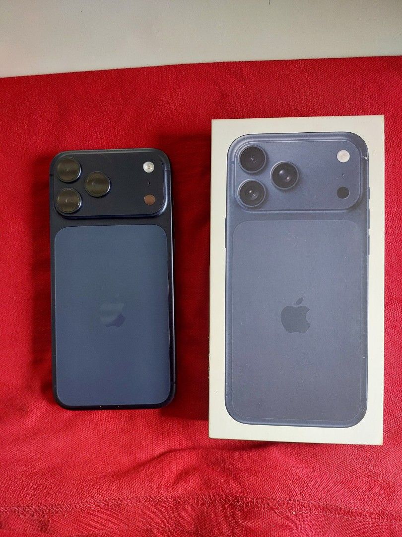Apple iPhone 17Pro Max 256GB FU (Category: iPhone 17 Series) located in Makati City. Submitted by akosimarvz (Listing ID 1464365859, Image 3). Description: For sale IPHONE 17PROMAX 66k 256GB DEEP BLUE FU Warranty until december 2026 With original box and receipt Inclusion : box and unit only ginagamit ko kasi ang cord sa isang phone ko. Minor issue nasa last pic may mancha ng case sa camera(hindi gasgas) and gatuldok na paint chips not noticeable