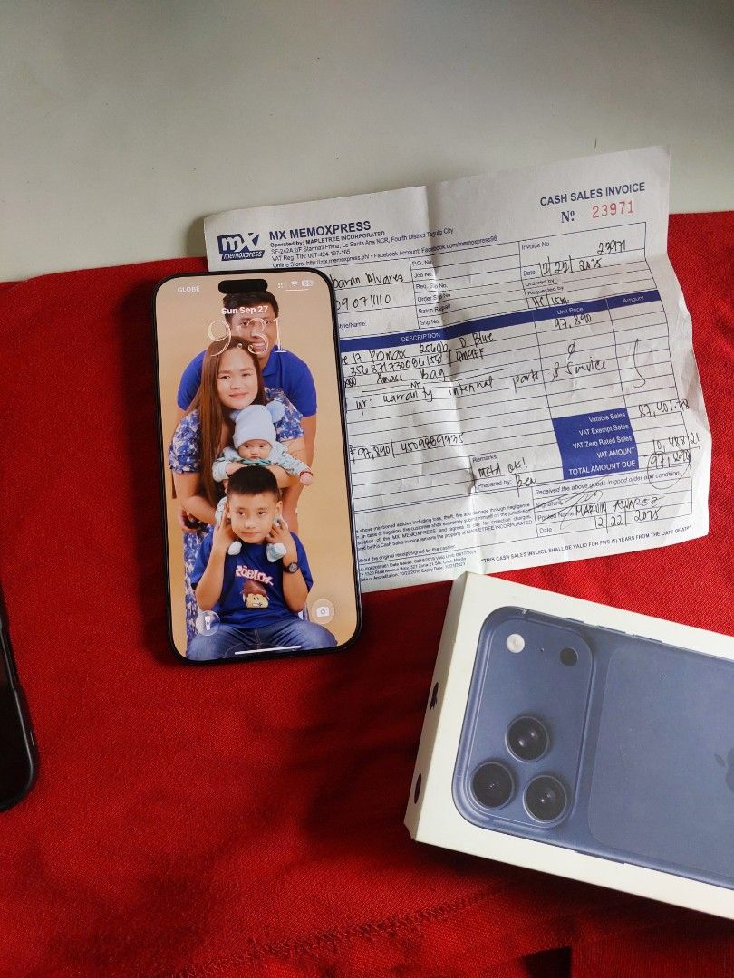 Apple iPhone 17Pro Max 256GB FU (Category: iPhone 17 Series) located in Makati City. Submitted by akosimarvz (Listing ID 1464365859, Image 1). Description: For sale IPHONE 17PROMAX 66k 256GB DEEP BLUE FU Warranty until december 2026 With original box and receipt Inclusion : box and unit only ginagamit ko kasi ang cord sa isang phone ko. Minor issue nasa last pic may mancha ng case sa camera(hindi gasgas) and gatuldok na paint chips not noticeable
