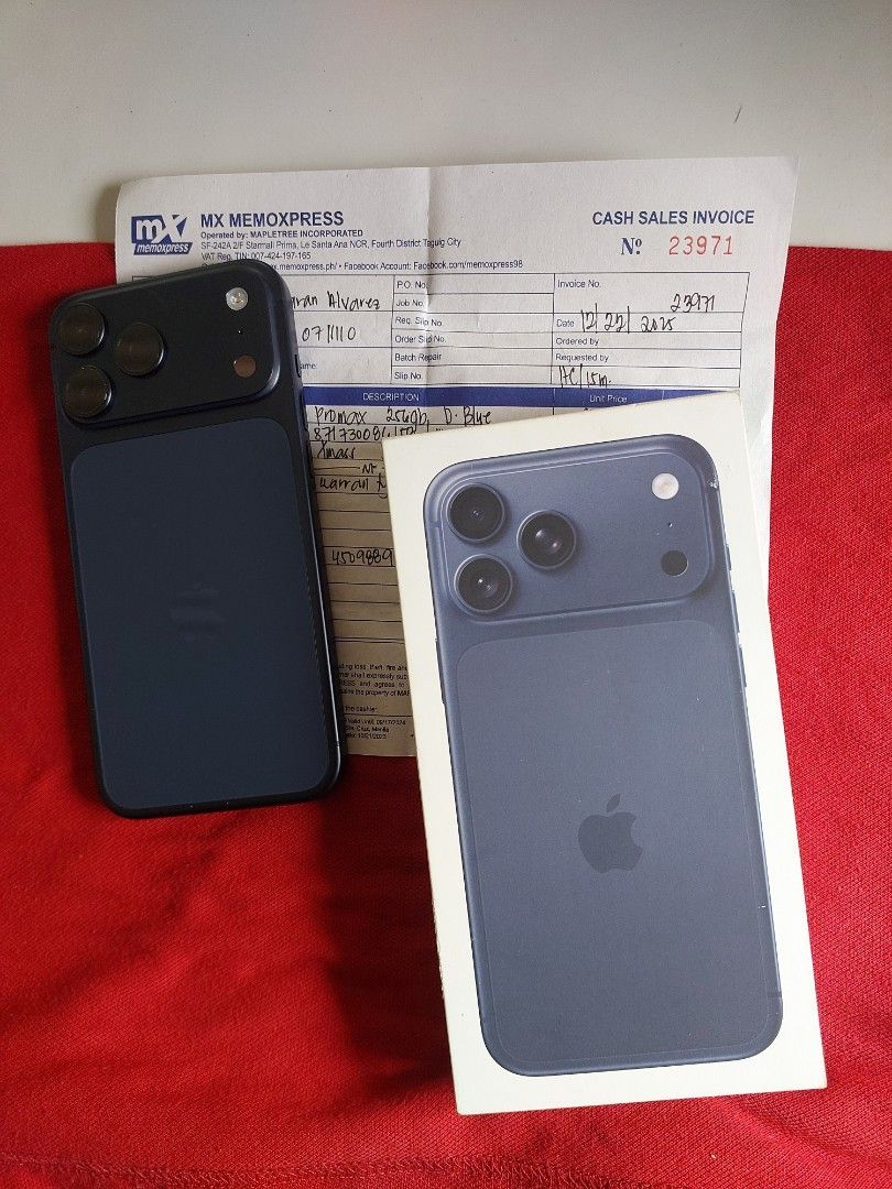 Apple iPhone 17Pro Max 256GB FU (Category: iPhone 17 Series) located in Makati City. Submitted by akosimarvz (Listing ID 1464365859, Image 2). Description: For sale IPHONE 17PROMAX 66k 256GB DEEP BLUE FU Warranty until december 2026 With original box and receipt Inclusion : box and unit only ginagamit ko kasi ang cord sa isang phone ko. Minor issue nasa last pic may mancha ng case sa camera(hindi gasgas) and gatuldok na paint chips not noticeable
