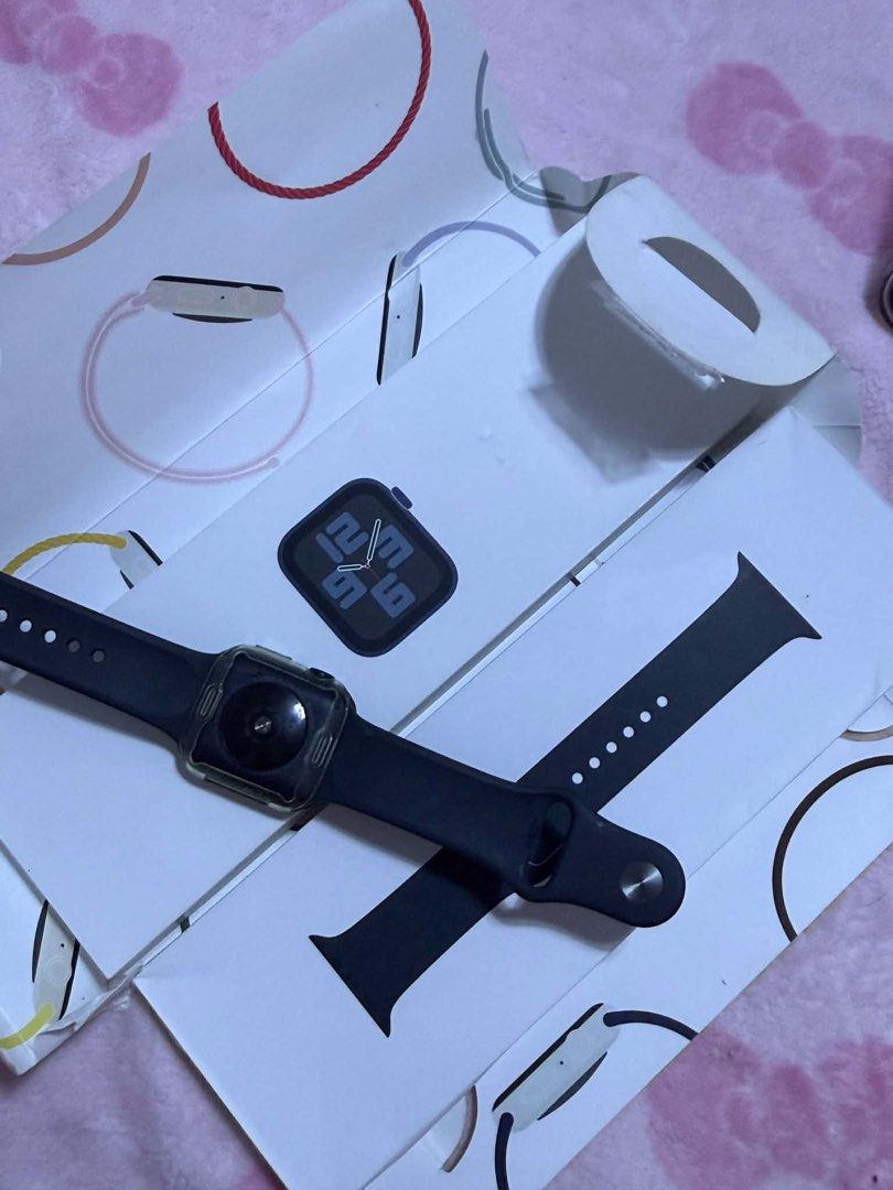 Apple watch 2nd gen SE (Category: Wearables & Smart Watches) located in Rizal. Submitted by hellofashion_00 (Listing ID 1464391312, Image 1). Description: 40mm 89%BH NO ISSUE WITH COMPLETE INCLUSION super kinis.