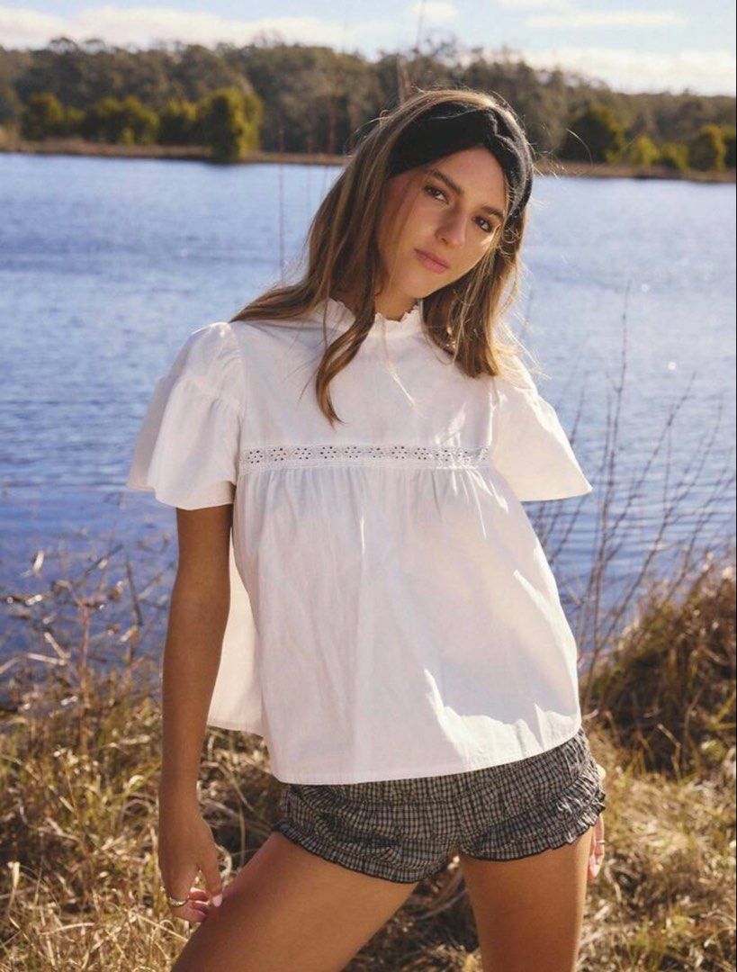 aralina - babydoll top (Category: Blouses) located in Manila. Submitted by vintagepiecelover (Listing ID 1464490091, Image 2). Description: - so cute & versatile! - can fit s-m - RFS: not my style anym - dm if u want more pics / when worn - brandy melville as a helping tag only :) .