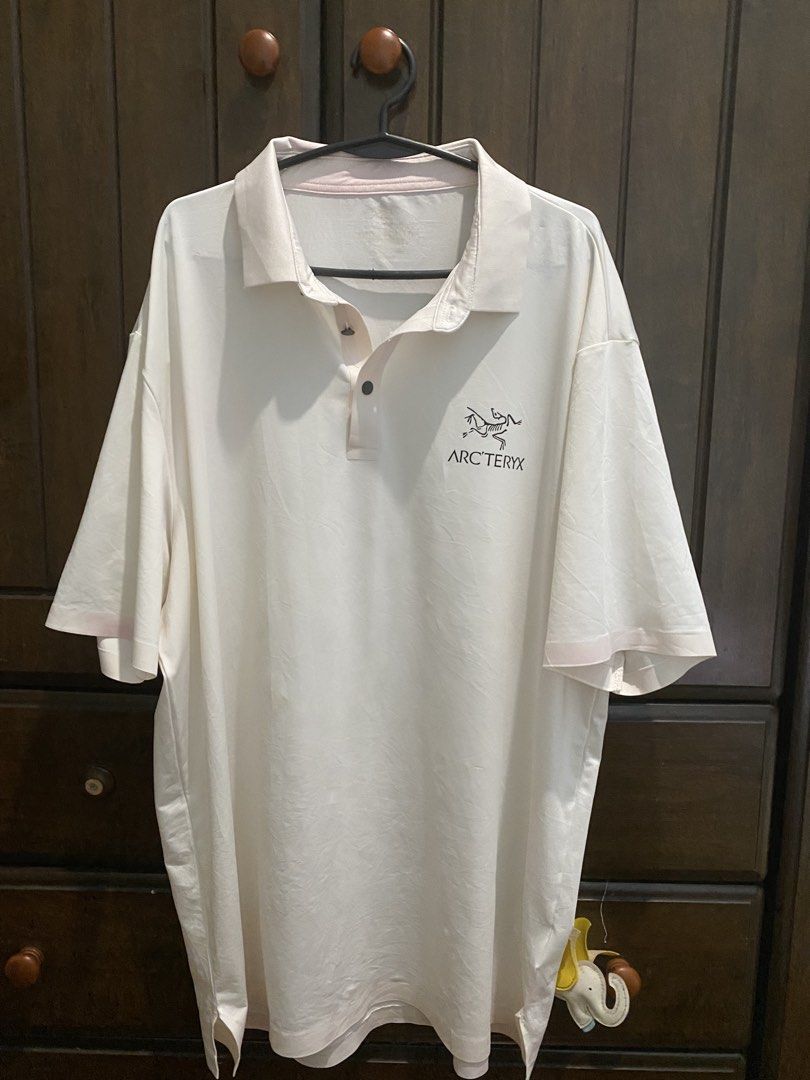 Arc'teryx Polo Shirt White (Category: Tshirts & Polo Shirts ) located in Kalayaan. Submitted by kolaso29 (Listing ID 1464453553, Image 2). Description: - White Arc'teryx polo shirt - Short sleeves - Subtle pink trim on cuffs and collar - Arc'teryx logo on chest - Small faint stain on front (pictured) - Button placket.