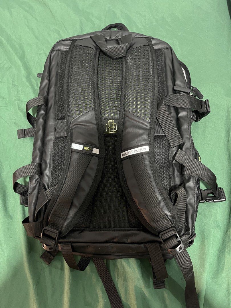 Arctic Hunter Multi-Functional Sports Backpack (Category: Backpacks) located in Baguio. Submitted by x5lyoo (Listing ID 1464477097, Image 2). Description: All-in-one heavy-duty and water-resistant backpack for athletes, students, and daily commuters. Comes with a shoe bag. Price negotiable..