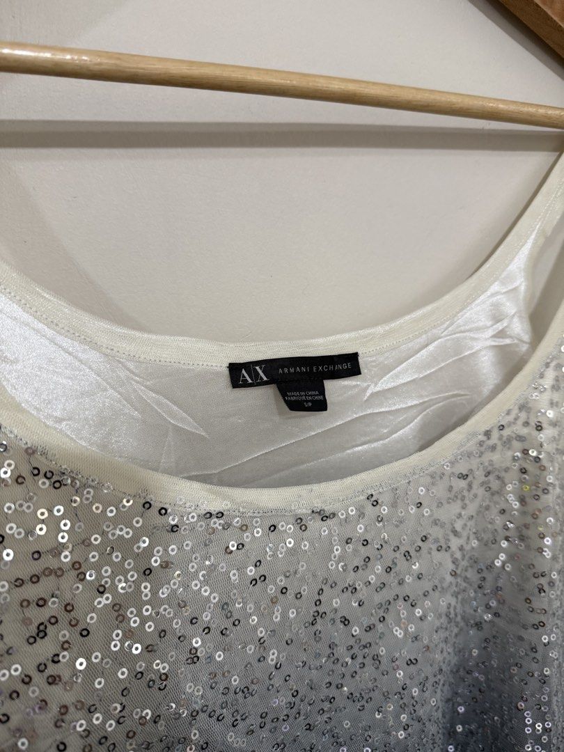 Armani Sequence Top Gradient Black (Category: Blouses) located in Manila. Submitted by morningthrifters (Listing ID 1464442781, Image 3). Description: Armani Sequence Top Gradient black color Can fits S-M Size Super ganda .