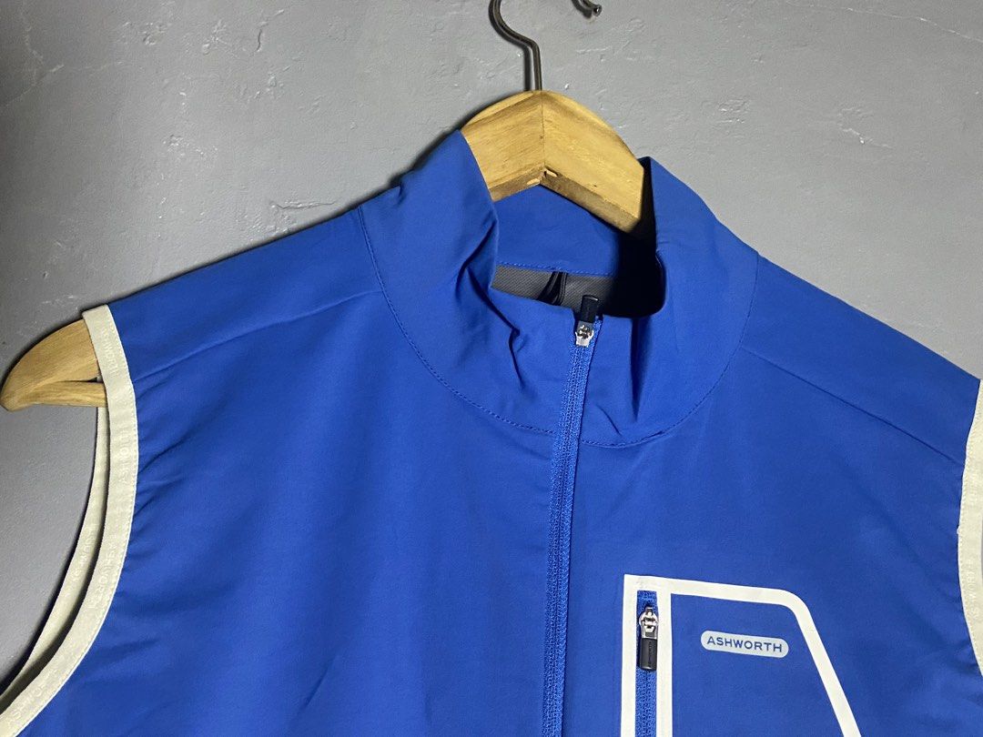 ASHWORTH waterproof vest (Category: Activewear) located in Cabuyao City. Submitted by chukz_x (Listing ID 1464527494, Image 3). Description: ASHWORTH waterproof vest Size : Medium Dimes : 20W 26L Condition : Excellent Issue : none Price : 950 📍READY TO WEAR 📍Cabuyao Laguna.