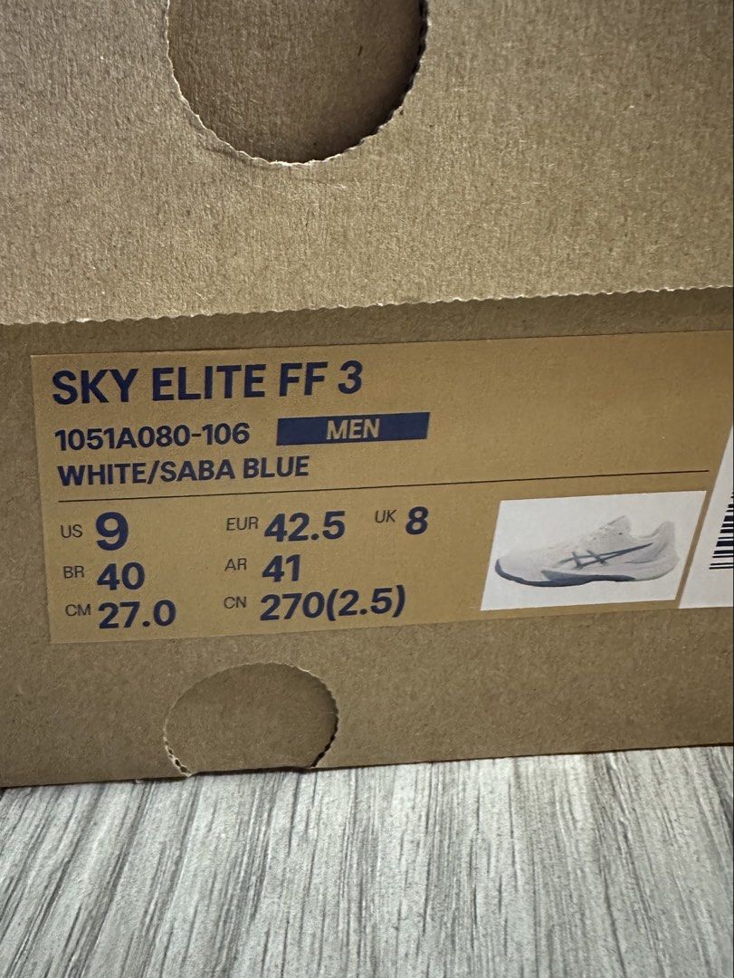 Asics Sky Elite FF 3 男裝排球鞋 （分類：波鞋）位於 Hong Kong。 由 adbhooo 提交（商品編號 1464477000，圖片 4）。簡介： Asics Sky Elite FF 3 男裝排球鞋，白色配藍色線條。有鞋盒。價錢可小議。着過一次唔啱着。。