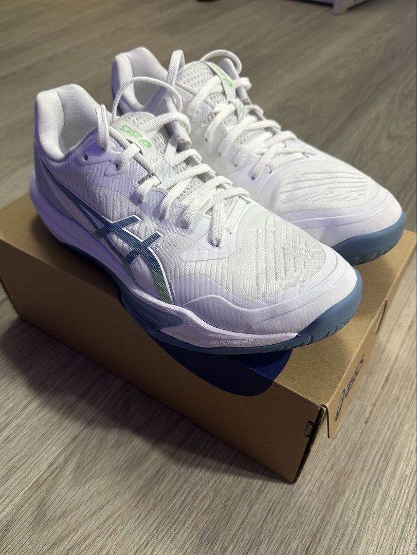 Asics Sky Elite FF 3 男裝排球鞋 （分類：波鞋）位於 Hong Kong。 由 adbhooo 提交（商品編號 1464477000，圖片 1）。簡介： Asics Sky Elite FF 3 男裝排球鞋，白色配藍色線條。有鞋盒。價錢可小議。着過一次唔啱着。。