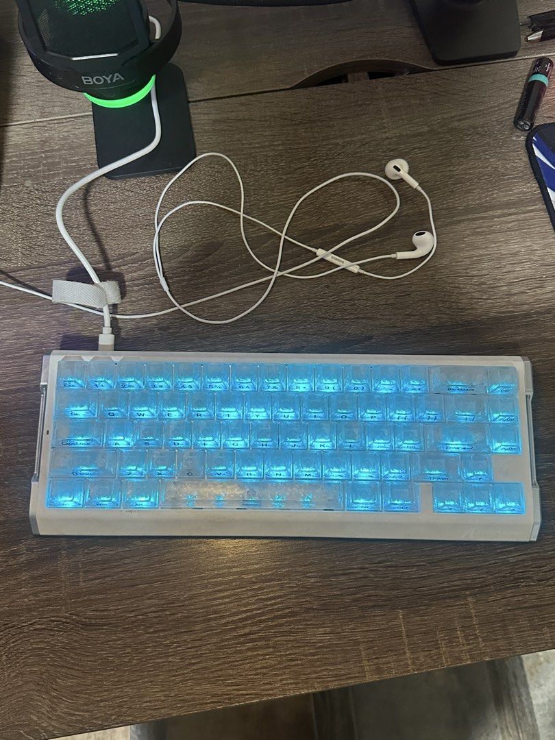 Attack Shark Carbon Fiber Gaming Keyboard (Category: Computer Keyboard) located in Antipolo. Submitted by andyy0 (Listing ID 1464453679, Image 2). Description: Attack Shark Carbon Fiber R68He (ice ninja) 2750 only! less than a month old rapid trigger keyboard 8000k polling rate super good for gaming! no issues mop: gcash mod: lalamove or j&t.