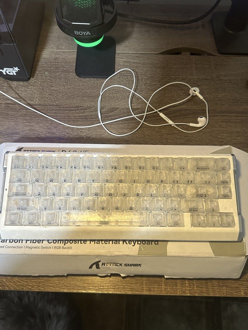 Attack Shark Carbon Fiber Gaming Keyboard (Category: Computer Keyboard) located in Antipolo. Submitted by andyy0 (Listing ID 1464453679, Image 1). Description: Attack Shark Carbon Fiber R68He (ice ninja) 2750 only! less than a month old rapid trigger keyboard 8000k polling rate super good for gaming! no issues mop: gcash mod: lalamove or j&t.