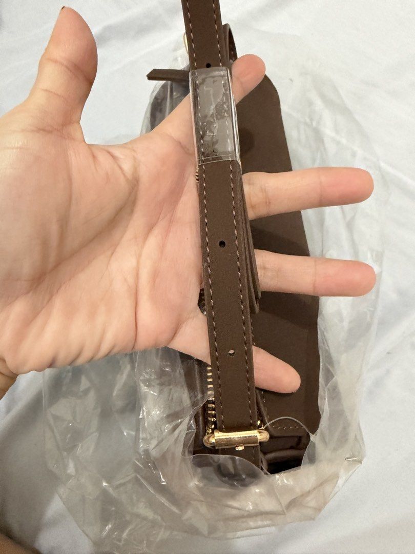 Auth GU (Category: Cross-body Bags) located in Cebu City. Submitted by shopnsave2015 (Listing ID 1464567377, Image 3). Description: From Japan With tag Adjustable strap, kili or crossbody.