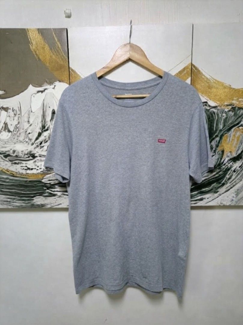 AUTHENTIC Camiseta LEVI'S (Category: Activewear) located in Manila. Submitted by bvnnie (Listing ID 1464478104, Image 2). Description: AUTHENTIC Camiseta LEVI'S ACTUAL SIZE USING INCHES ARMPIT Widht 20 Length/ 28 FITTINGS IS LARGE BRAND NEW CONDITION ISSUE:0 Message if you have any other question about sizing. We do shipping nation wide I'm also A open for video call so that you can see the item you 're interested to buy. Courier, DHL, JNT,LBC Mo