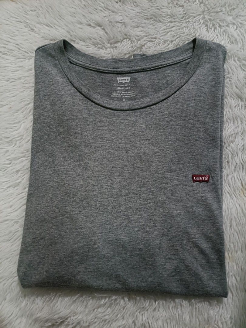 AUTHENTIC Camiseta LEVI'S (Category: Activewear) located in Manila. Submitted by bvnnie (Listing ID 1464478104, Image 3). Description: AUTHENTIC Camiseta LEVI'S ACTUAL SIZE USING INCHES ARMPIT Widht 20 Length/ 28 FITTINGS IS LARGE BRAND NEW CONDITION ISSUE:0 Message if you have any other question about sizing. We do shipping nation wide I'm also A open for video call so that you can see the item you 're interested to buy. Courier, DHL, JNT,LBC Mo