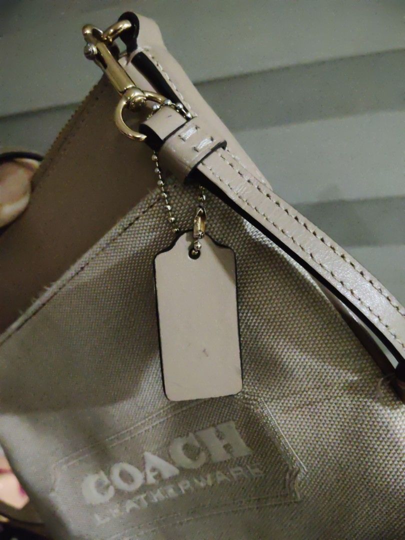 AUTHENTIC Coach Leatherware Canvas Crossbody Bag (Category: Cross-body Bags) located in Quezon City. Submitted by letsgroove (Listing ID 1464532835, Image 2). Description: - Lightweight Coach crossbody bag - Beige canvas with leather trim - Coach Leatherware logo embossed on front - Adjustable strap for comfortable wear - Interior tag: Model number 3279 - Ideal for everyday use.