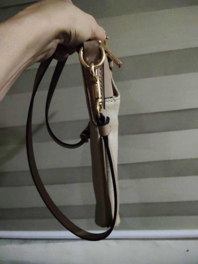AUTHENTIC Coach Leatherware Canvas Crossbody Bag (Category: Cross-body Bags) located in Quezon City. Submitted by letsgroove (Listing ID 1464532835, Image 3). Description: - Lightweight Coach crossbody bag - Beige canvas with leather trim - Coach Leatherware logo embossed on front - Adjustable strap for comfortable wear - Interior tag: Model number 3279 - Ideal for everyday use.
