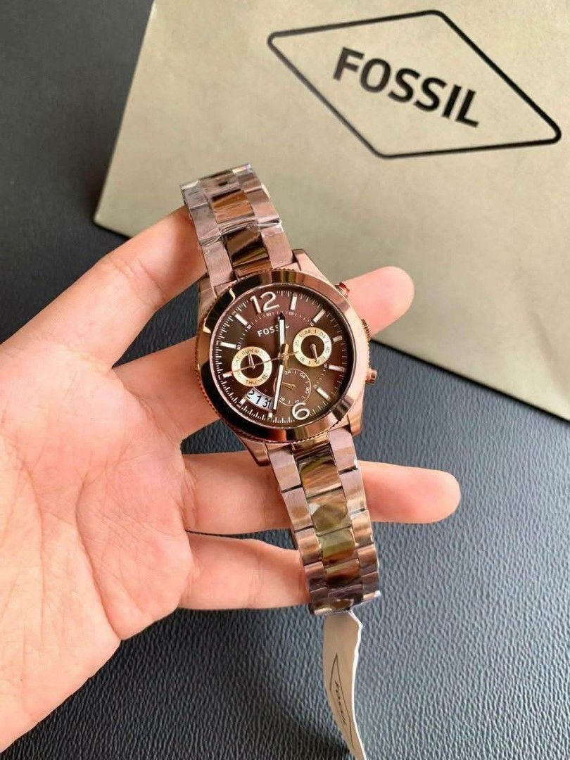 Authentic Fossil Watch (Category: Luxury Accessories) located in Naga. Submitted by demaria14 (Listing ID 1464457886, Image 1). Description: .