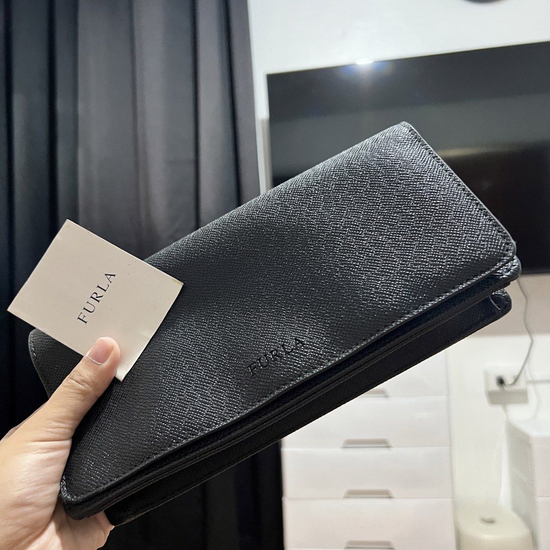 Authentic Furla Leather Wallet (Category: Luxury Bags & Wallets) located in Bulacan. Submitted by marin_overangph (Listing ID 1464380243, Image 1). Description: Classic Furla Leather Wallet 1yr na sakin still ganda pa rin ng leather/condition. DM if my questions 😊 Bought it in Saudi Still Negotiable Super HQ 💯.