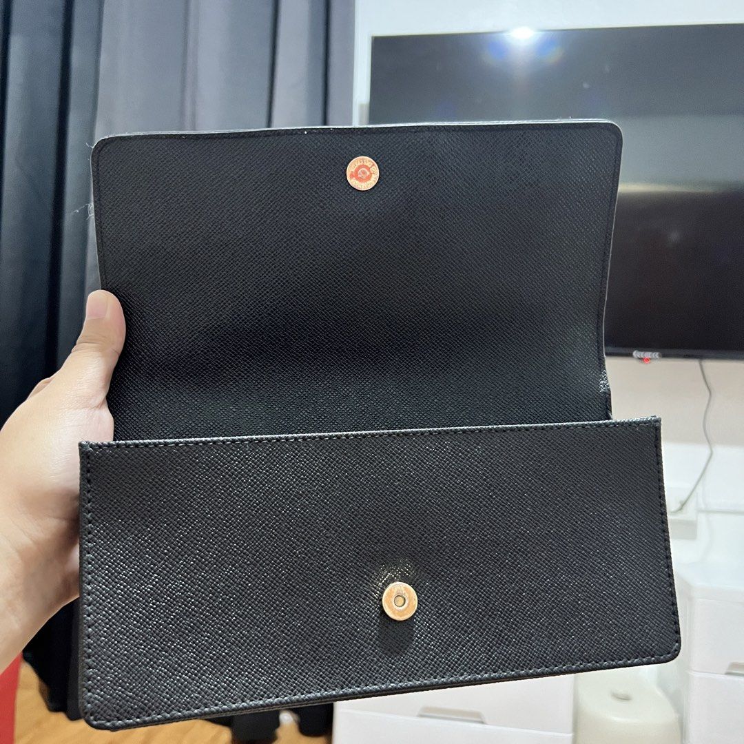 Authentic Furla Leather Wallet (Category: Luxury Bags & Wallets) located in Bulacan. Submitted by marin_overangph (Listing ID 1464380243, Image 2). Description: Classic Furla Leather Wallet 1yr na sakin still ganda pa rin ng leather/condition. DM if my questions 😊 Bought it in Saudi Still Negotiable Super HQ 💯.