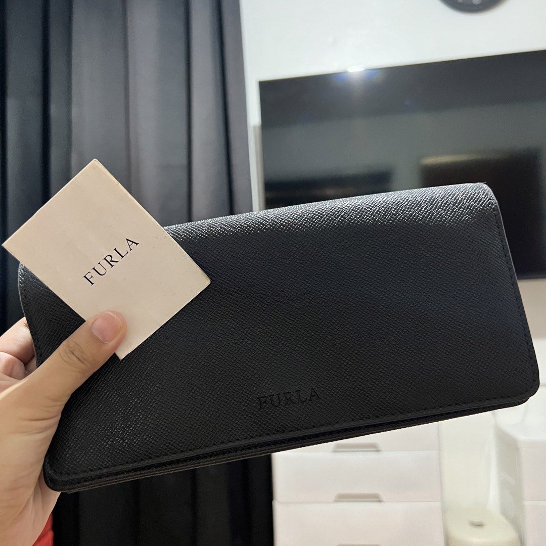 Authentic Furla Leather Wallet (Category: Luxury Bags & Wallets) located in Bulacan. Submitted by marin_overangph (Listing ID 1464380243, Image 3). Description: Classic Furla Leather Wallet 1yr na sakin still ganda pa rin ng leather/condition. DM if my questions 😊 Bought it in Saudi Still Negotiable Super HQ 💯.