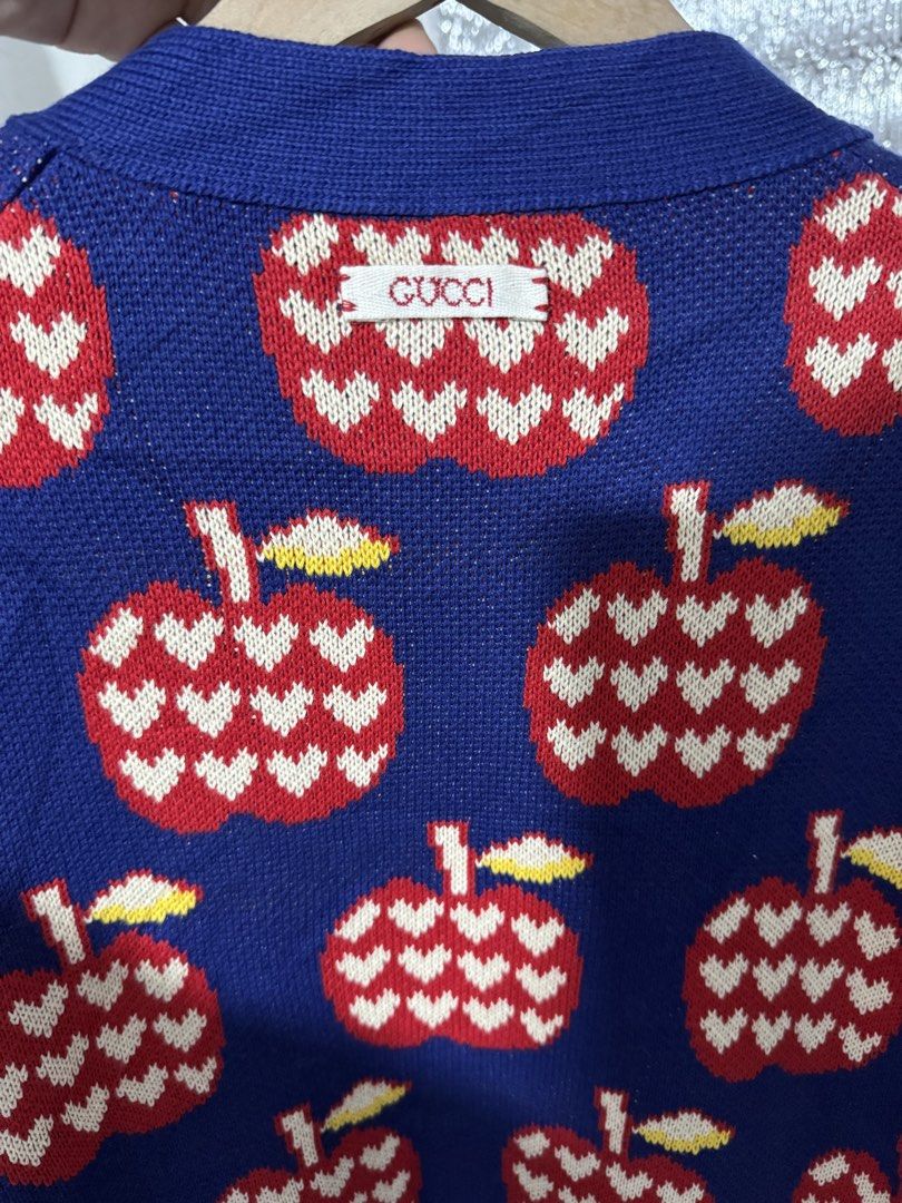 Authentic Gucci Cardigan (Category: Longsleeves) located in Quezon City. Submitted by rych0799 (Listing ID 1464525135, Image 3). Description: No any issue Like brandnew Never worn .