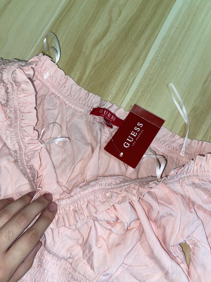 GUESS Authentic Camila Off- Shoulder Top (Category: Longsleeves) located in Guinobatan. Submitted by jadieee_young22 (Listing ID 1464402482, Image 3). Description: - never used - quality still very nice and brandnew! - 100% authentic! with Guess tag - bought from canada 🇨🇦 - fits XS as seen in the 2nd picture - long sleeves - color: dolly pink-rose - check the last pictures to see the full view top Rfs: cleaning out unused wardrobe items.