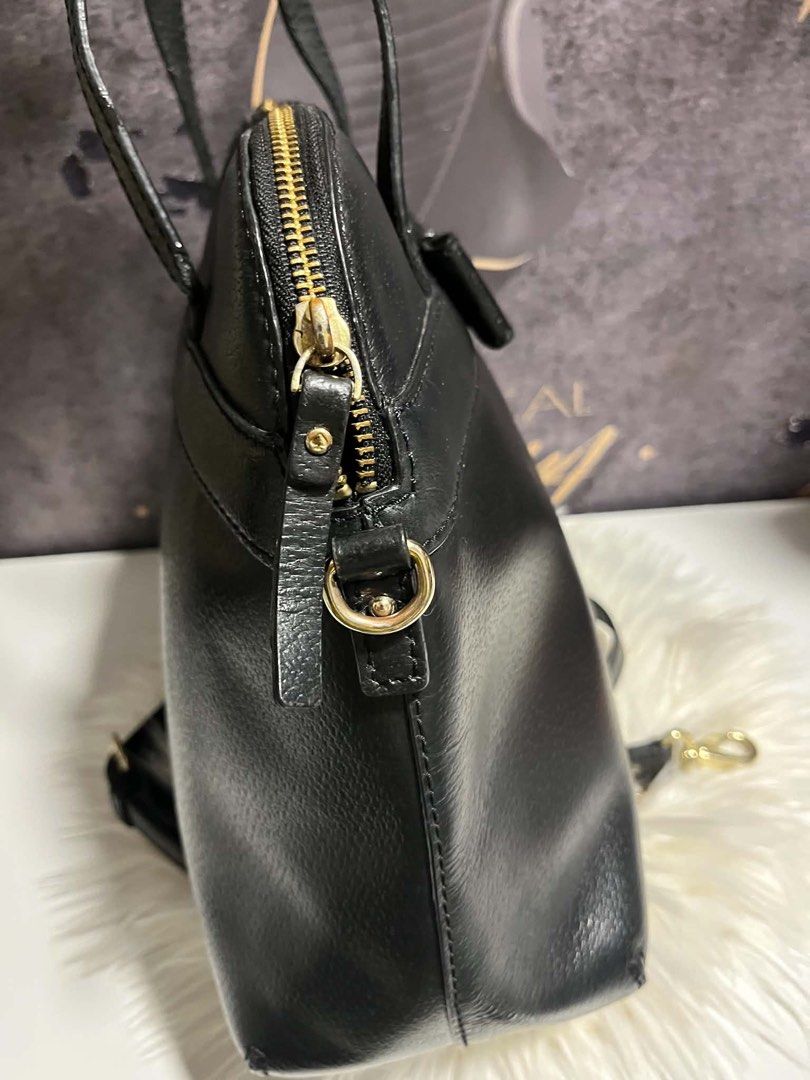 Authentic kate spade hand/sling bag (Category: Shoulder Bags) located in Caloocan City. Submitted by trebdy01 (Listing ID 1464474498, Image 2). Description: Preloved like new.