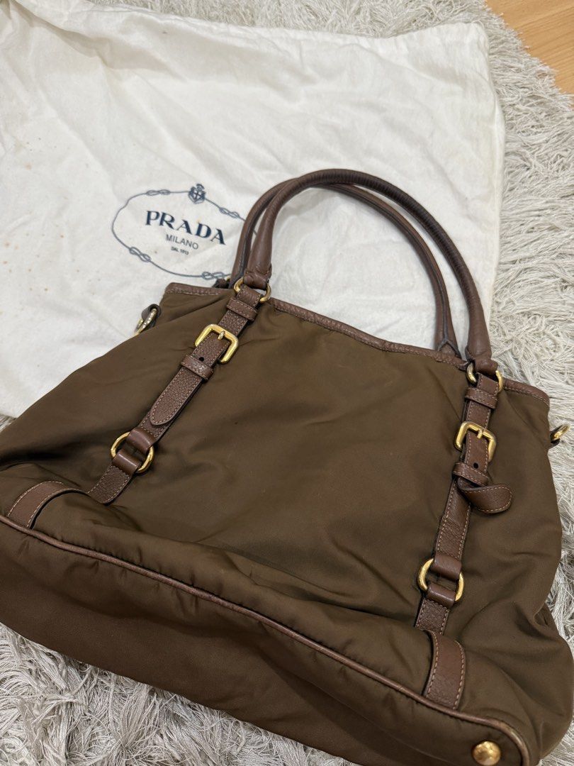 Authentic Prada Brown Bag (Category: Tote Bags) located in Quezon City. Submitted by emily_in_pariss (Listing ID 1464424000, Image 3). Description: .