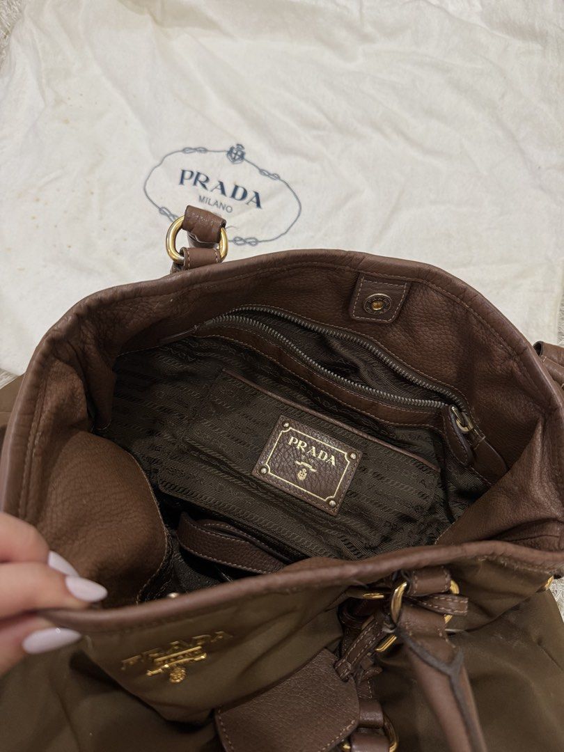 Authentic Prada Brown Bag (Category: Tote Bags) located in Quezon City. Submitted by emily_in_pariss (Listing ID 1464424000, Image 2). Description: .