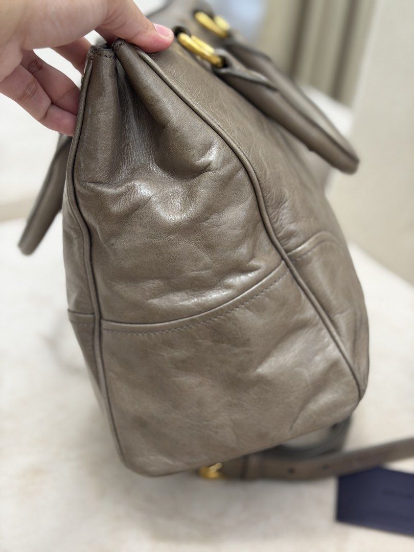 Authentic Prada Vitello Shine Satchel Bag (Category: Tote Bags) located in Manila. Submitted by maria_2326 (Listing ID 1464484377, Image 3). Description: Prada Vitello Shine Satchel Bag 💯% Authentic Inclusions: Dust Bag, Long Strap, Clochette, Booklet and prada authentication card No lowballing! Location: Manila/QC.
