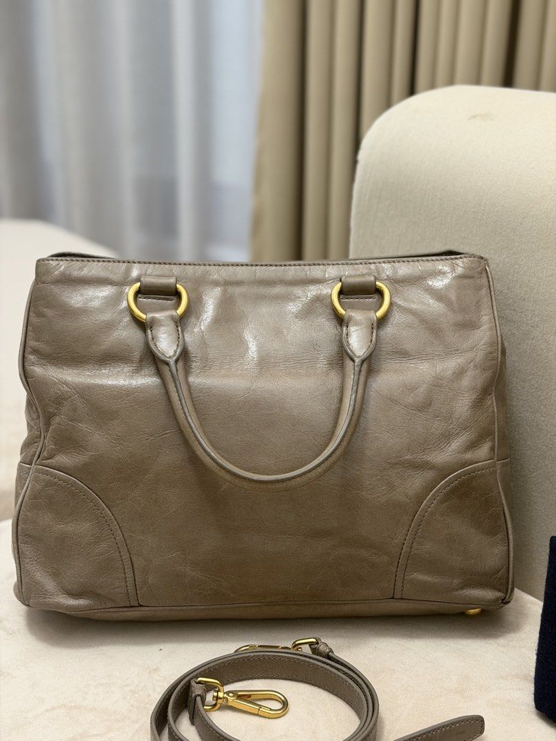 Authentic Prada Vitello Shine Satchel Bag (Category: Tote Bags) located in Manila. Submitted by maria_2326 (Listing ID 1464484377, Image 2). Description: Prada Vitello Shine Satchel Bag 💯% Authentic Inclusions: Dust Bag, Long Strap, Clochette, Booklet and prada authentication card No lowballing! Location: Manila/QC.