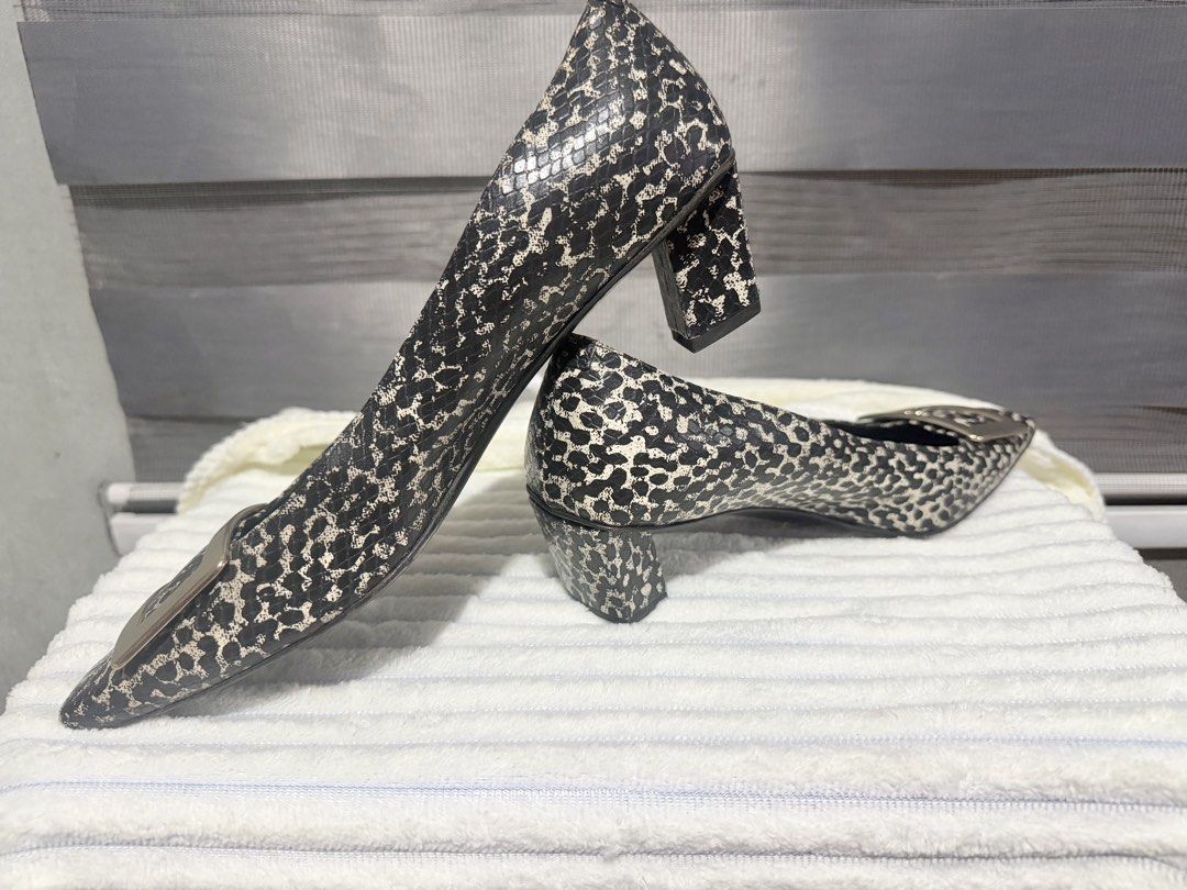Authentic Roger Vivier Shoes (Category: Heels) located in Mandaluyong City. Submitted by michgrayb.Enterprise (Listing ID 1464471482, Image 2). Description: EU 40 9.5 female shoes Formal Heals Office Shoes Pure Authentic Leather .